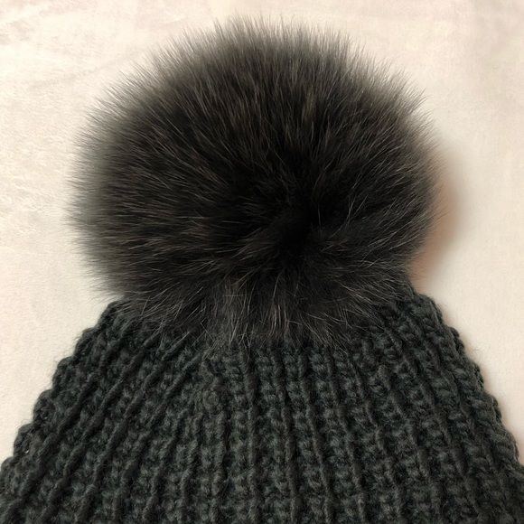 Kyi Kyi PomPom Fox fur hat/beanie - Picture 4 of 5